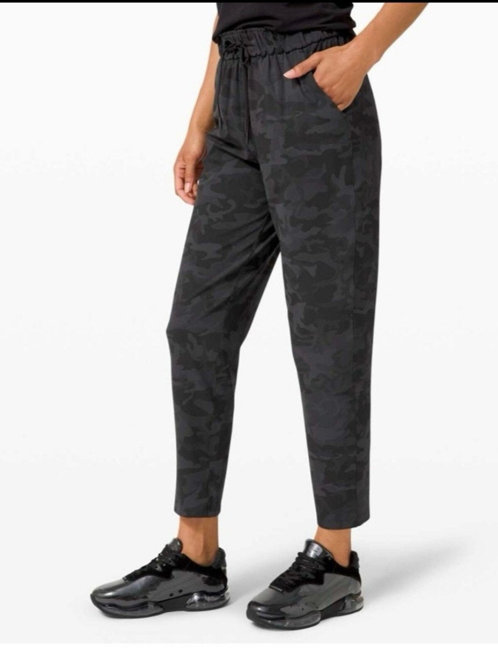 Lululemon Size 2 Keep Moving Pant Black Gray Camo